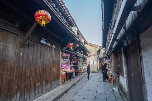 城墙作为防御性建筑，在中国历史上又是如何发展的？